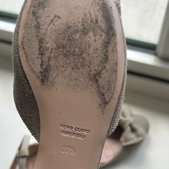 Valentino Sandals lightly worn size 7.5 with one strap missing - Picture 2 of 3